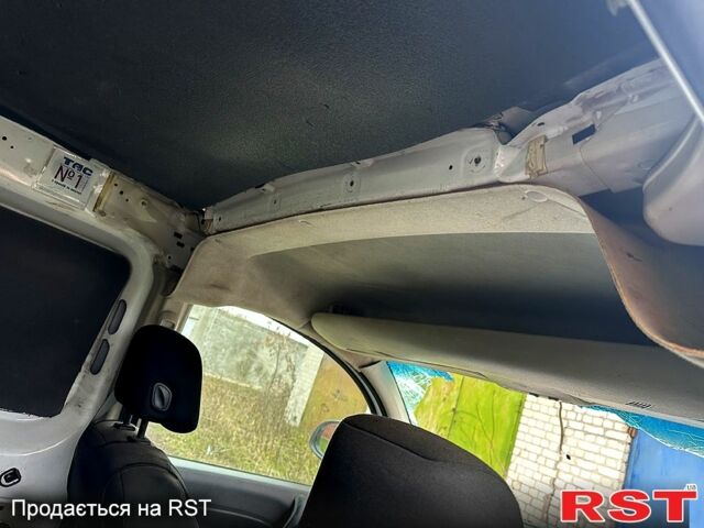 Білий Рено Кєнгу, об'ємом двигуна 1.5 л та пробігом 370 тис. км за 4300 $, фото 6 на Automoto.ua