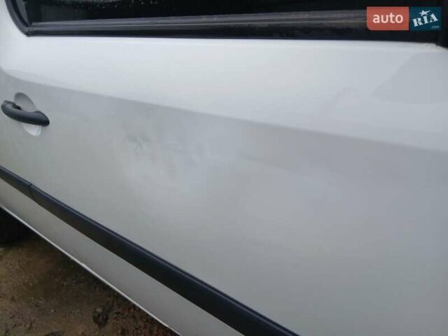 Белый Рено Кенгу, объемом двигателя 1.46 л и пробегом 200 тыс. км за 6800 $, фото 6 на Automoto.ua