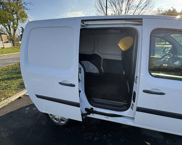 Рено Кенгу 2014 в Лубнах на Automoto.ua Белый Рено Кенгу, объемом двигателя 1.46 л и пробегом 395 тыс. км за 7150 $, фото 12 на Automoto.ua