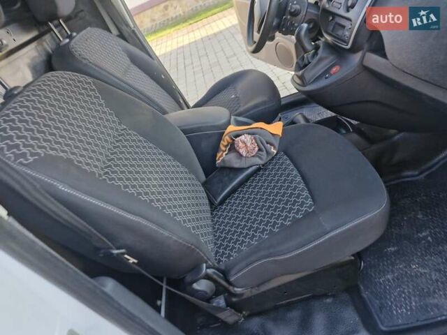 Белый Рено Кенгу, объемом двигателя 1.5 л и пробегом 325 тыс. км за 6200 $, фото 7 на Automoto.ua