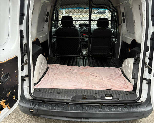 Белый Рено Кенгу, объемом двигателя 1.46 л и пробегом 166 тыс. км за 6800 $, фото 4 на Automoto.ua