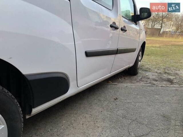 Рено Кєнгу 2014 у Василькове на Automoto.ua Білий Рено Кєнгу, об'ємом двигуна 1.46 л та пробігом 205 тис. км за 7800 $, фото 8 на Automoto.ua