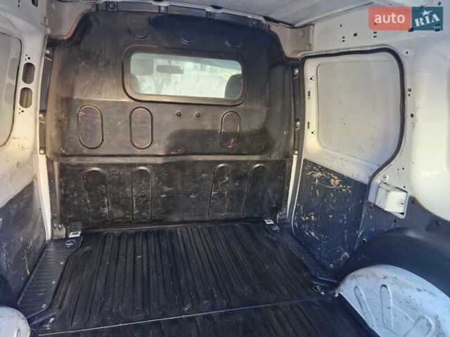 Белый Рено Кенгу, объемом двигателя 1.5 л и пробегом 325 тыс. км за 6200 $, фото 11 на Automoto.ua