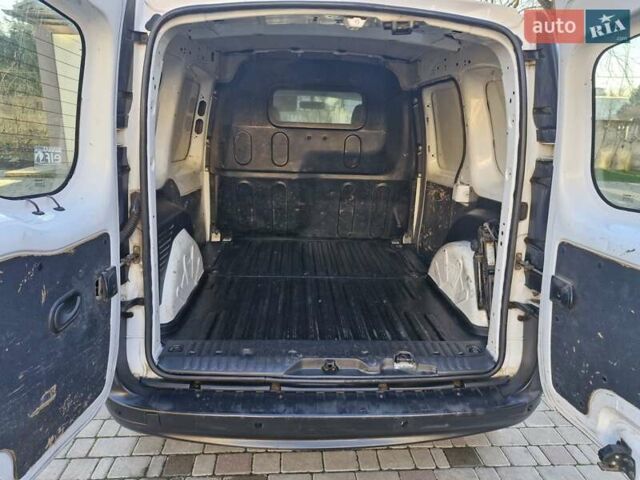 Белый Рено Кенгу, объемом двигателя 1.5 л и пробегом 325 тыс. км за 6200 $, фото 9 на Automoto.ua