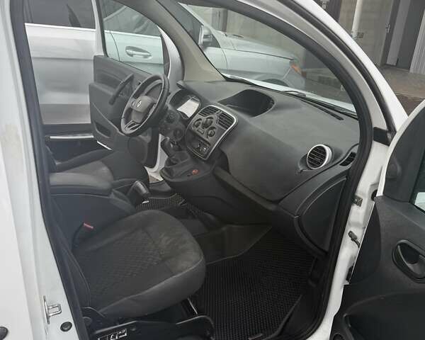 Белый Рено Кенгу, объемом двигателя 1.49 л и пробегом 185 тыс. км за 6000 $, фото 5 на Automoto.ua