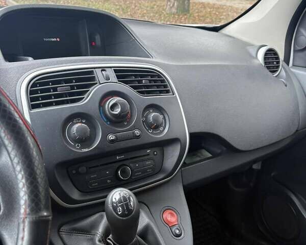 Белый Рено Кенгу, объемом двигателя 1.46 л и пробегом 289 тыс. км за 7250 $, фото 2 на Automoto.ua