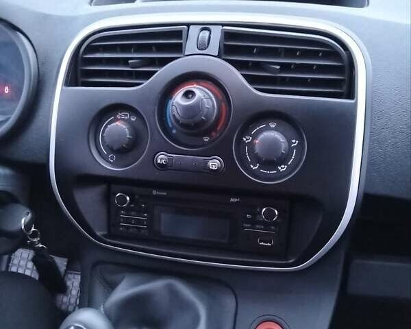 Білий Рено Кєнгу, об'ємом двигуна 1.5 л та пробігом 231 тис. км за 5950 $, фото 2 на Automoto.ua