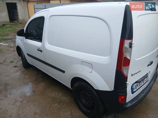 Белый Рено Кенгу, объемом двигателя 1.46 л и пробегом 200 тыс. км за 6800 $, фото 4 на Automoto.ua
