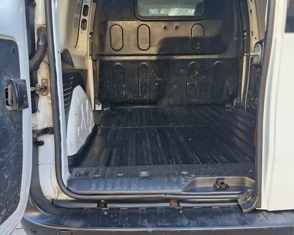 Белый Рено Кенгу, объемом двигателя 1.5 л и пробегом 325 тыс. км за 6200 $, фото 10 на Automoto.ua