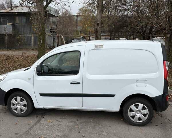 Белый Рено Кенгу, объемом двигателя 1.46 л и пробегом 289 тыс. км за 7250 $, фото 3 на Automoto.ua