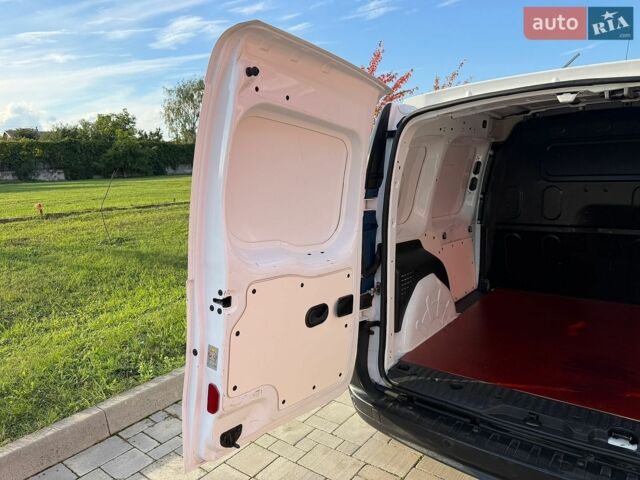 Білий Рено Кєнгу, об'ємом двигуна 0 л та пробігом 43 тис. км за 7800 $, фото 24 на Automoto.ua