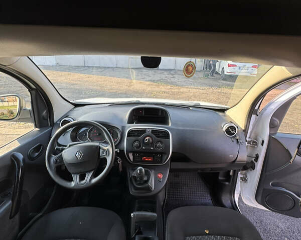 Рено Кенгу 2014 в Лубнах на Automoto.ua Белый Рено Кенгу, объемом двигателя 1.46 л и пробегом 395 тыс. км за 7150 $, фото 8 на Automoto.ua