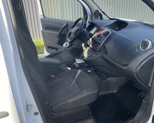 Белый Рено Кенгу, объемом двигателя 1.5 л и пробегом 184 тыс. км за 8390 $, фото 4 на Automoto.ua