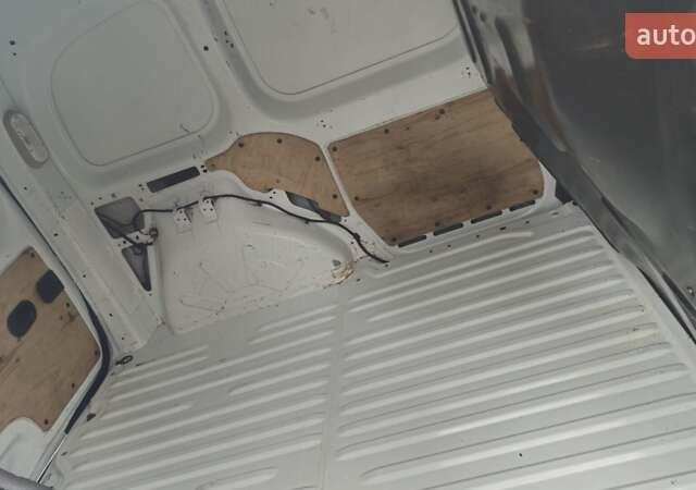 Белый Рено Кенгу, объемом двигателя 1.46 л и пробегом 236 тыс. км за 6500 $, фото 15 на Automoto.ua