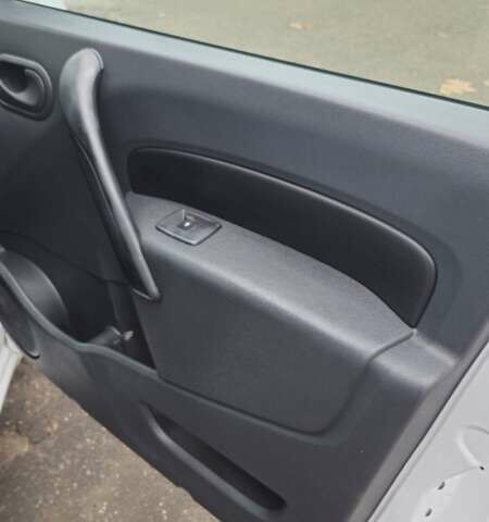 Белый Рено Кенгу, объемом двигателя 1.46 л и пробегом 236 тыс. км за 6500 $, фото 10 на Automoto.ua