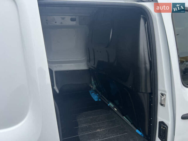 Белый Рено Кенгу, объемом двигателя 1.5 л и пробегом 188 тыс. км за 8000 $, фото 6 на Automoto.ua