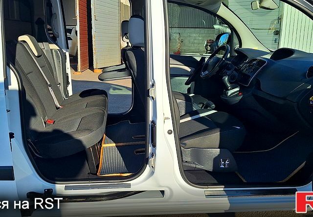 Білий Рено Кєнгу, об'ємом двигуна 1.5 л та пробігом 64 тис. км за 12500 $, фото 10 на Automoto.ua