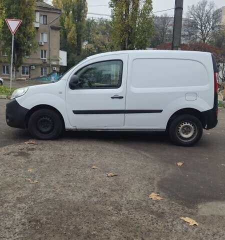 Белый Рено Кенгу, объемом двигателя 1.46 л и пробегом 236 тыс. км за 6500 $, фото 3 на Automoto.ua