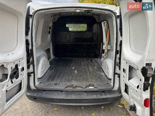 Белый Рено Кенгу, объемом двигателя 1.46 л и пробегом 328 тыс. км за 6800 $, фото 7 на Automoto.ua