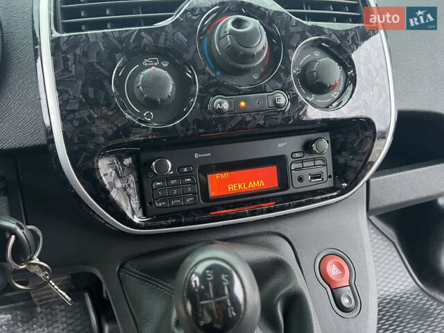 Белый Рено Кенгу, объемом двигателя 1.5 л и пробегом 188 тыс. км за 8000 $, фото 9 на Automoto.ua