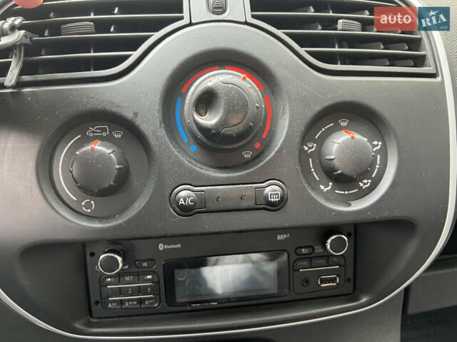 Белый Рено Кенгу, объемом двигателя 1.46 л и пробегом 277 тыс. км за 6450 $, фото 11 на Automoto.ua