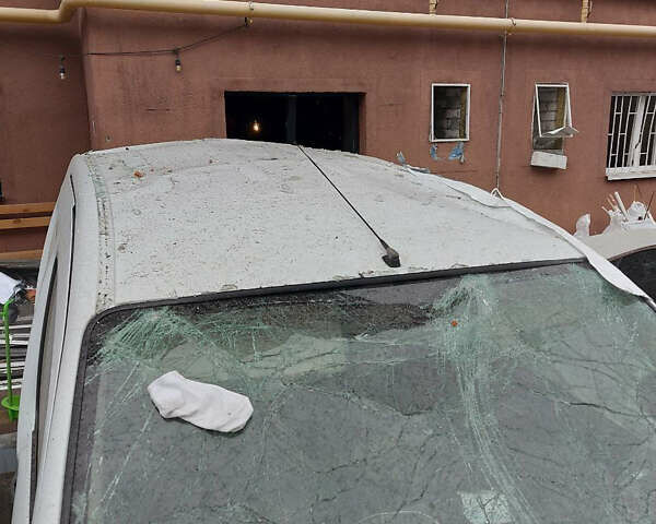 Белый Рено Кенгу, объемом двигателя 1.5 л и пробегом 300 тыс. км за 2500 $, фото 4 на Automoto.ua