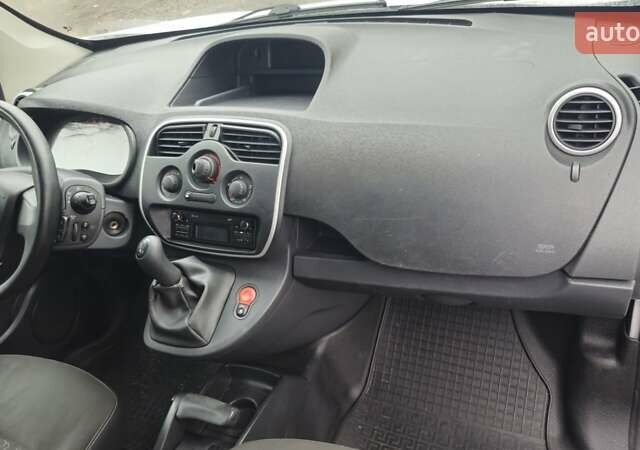 Белый Рено Кенгу, объемом двигателя 1.46 л и пробегом 236 тыс. км за 6500 $, фото 16 на Automoto.ua