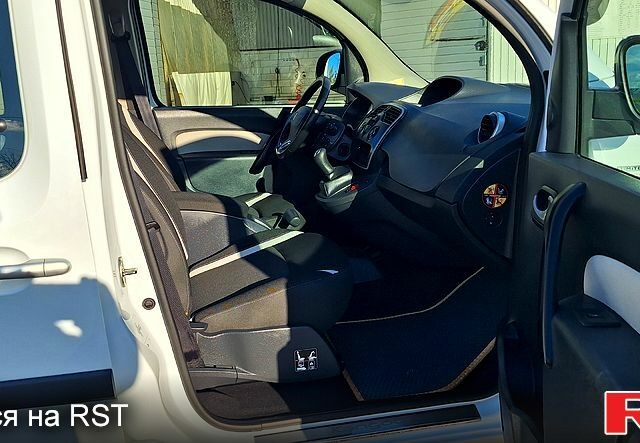 Білий Рено Кєнгу, об'ємом двигуна 1.5 л та пробігом 64 тис. км за 12500 $, фото 9 на Automoto.ua