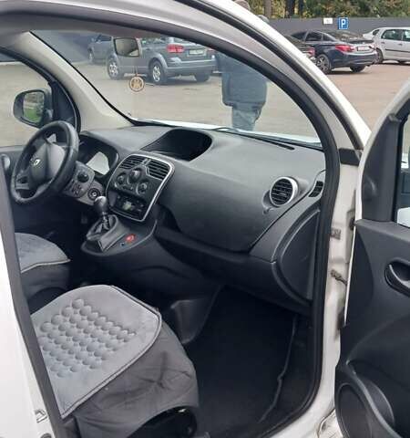 Рено Кєнгу 2015 у Броварах на Automoto.ua Білий Рено Кєнгу, об'ємом двигуна 1.46 л та пробігом 225 тис. км за 8500 $, фото 11 на Automoto.ua