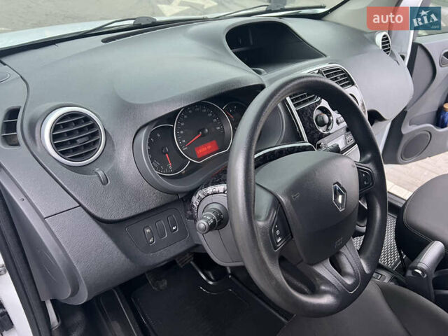 Белый Рено Кенгу, объемом двигателя 1.5 л и пробегом 188 тыс. км за 8000 $, фото 11 на Automoto.ua