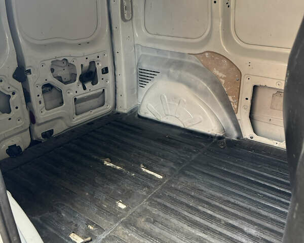 Белый Рено Кенгу, объемом двигателя 1.46 л и пробегом 328 тыс. км за 6800 $, фото 13 на Automoto.ua