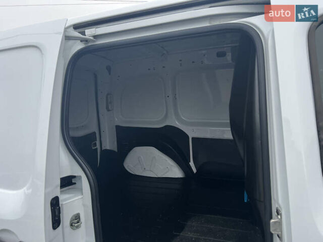 Белый Рено Кенгу, объемом двигателя 1.5 л и пробегом 188 тыс. км за 8000 $, фото 7 на Automoto.ua