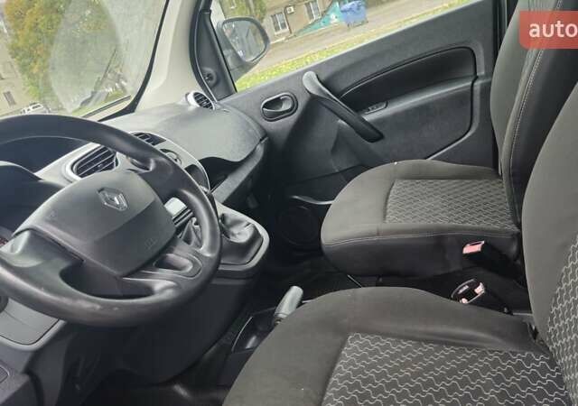 Белый Рено Кенгу, объемом двигателя 1.46 л и пробегом 236 тыс. км за 6500 $, фото 9 на Automoto.ua