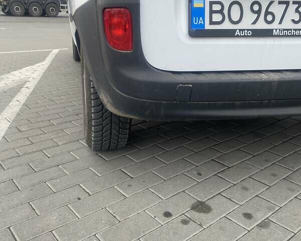 Белый Рено Кенгу, объемом двигателя 1.5 л и пробегом 184 тыс. км за 8390 $, фото 2 на Automoto.ua