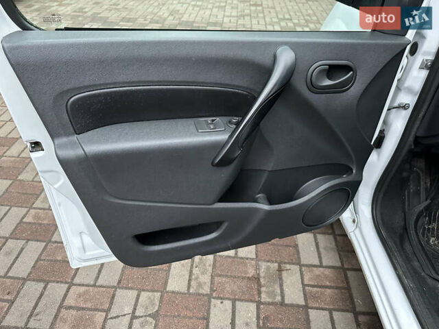 Білий Рено Кєнгу, об'ємом двигуна 1.5 л та пробігом 211 тис. км за 7999 $, фото 33 на Automoto.ua