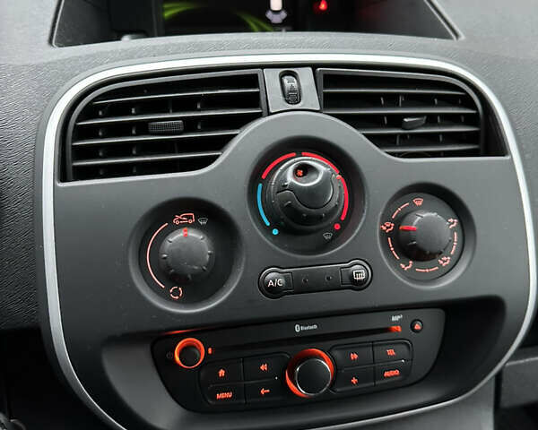 Білий Рено Кєнгу, об'ємом двигуна 1.5 л та пробігом 211 тис. км за 7999 $, фото 38 на Automoto.ua