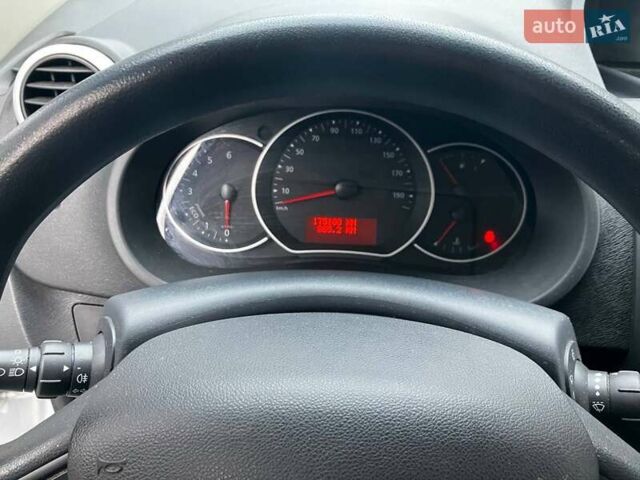 Белый Рено Кенгу, объемом двигателя 1.5 л и пробегом 175 тыс. км за 9500 $, фото 13 на Automoto.ua