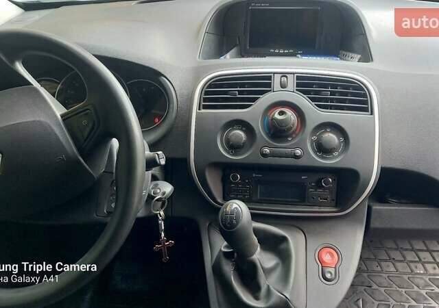 Белый Рено Кенгу, объемом двигателя 1.46 л и пробегом 276 тыс. км за 9000 $, фото 8 на Automoto.ua