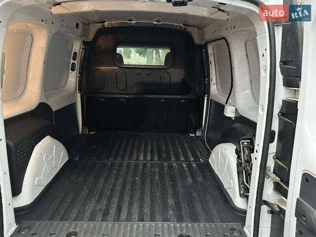 Білий Рено Кєнгу, об'ємом двигуна 1.5 л та пробігом 211 тис. км за 7999 $, фото 18 на Automoto.ua