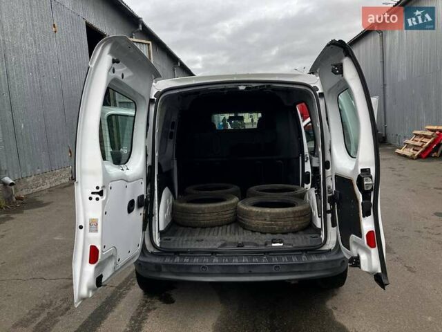 Белый Рено Кенгу, объемом двигателя 1.5 л и пробегом 175 тыс. км за 9500 $, фото 10 на Automoto.ua