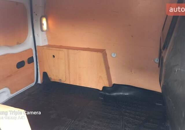 Белый Рено Кенгу, объемом двигателя 1.46 л и пробегом 276 тыс. км за 9000 $, фото 7 на Automoto.ua