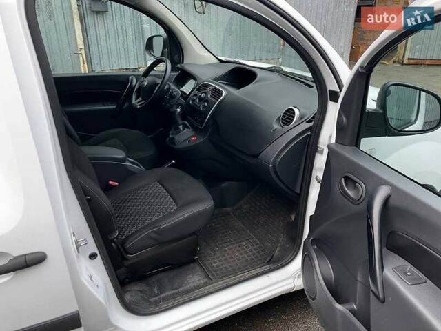 Белый Рено Кенгу, объемом двигателя 1.5 л и пробегом 175 тыс. км за 9500 $, фото 7 на Automoto.ua