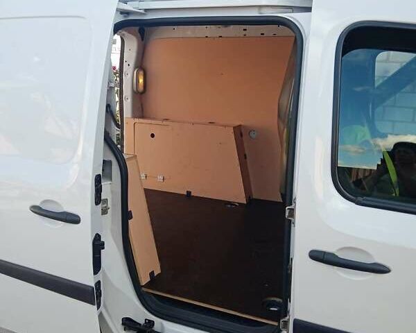 Білий Рено Кєнгу, об'ємом двигуна 1.46 л та пробігом 131 тис. км за 9000 $, фото 1 на Automoto.ua