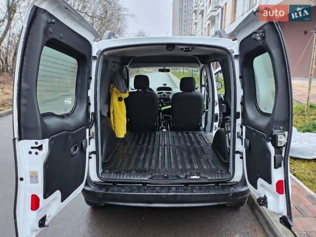 Белый Рено Кенгу, объемом двигателя 1.46 л и пробегом 201 тыс. км за 8000 $, фото 5 на Automoto.ua