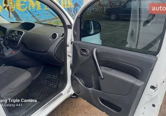 Белый Рено Кенгу, объемом двигателя 1.46 л и пробегом 276 тыс. км за 9000 $, фото 9 на Automoto.ua