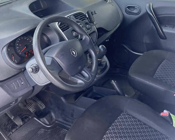 Белый Рено Кенгу, объемом двигателя 1.46 л и пробегом 201 тыс. км за 8000 $, фото 1 на Automoto.ua