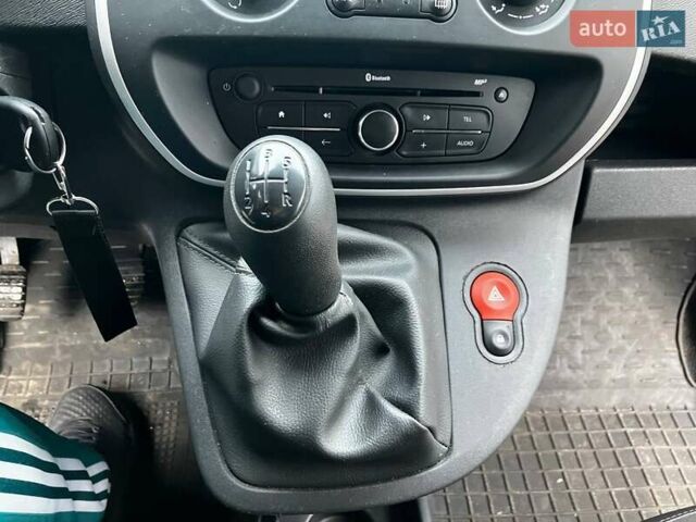 Белый Рено Кенгу, объемом двигателя 1.5 л и пробегом 175 тыс. км за 9500 $, фото 16 на Automoto.ua