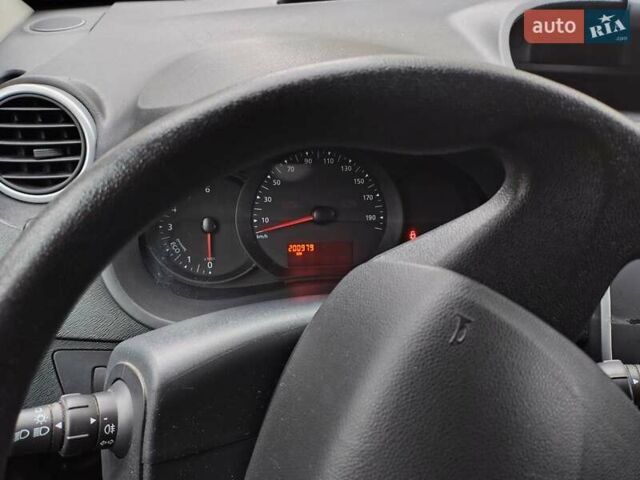 Белый Рено Кенгу, объемом двигателя 1.46 л и пробегом 201 тыс. км за 8000 $, фото 15 на Automoto.ua