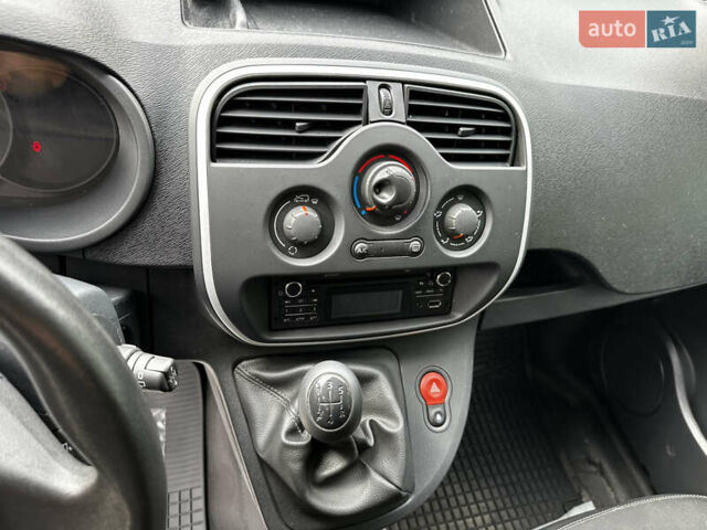 Білий Рено Кєнгу, об'ємом двигуна 1.5 л та пробігом 195 тис. км за 8200 $, фото 44 на Automoto.ua