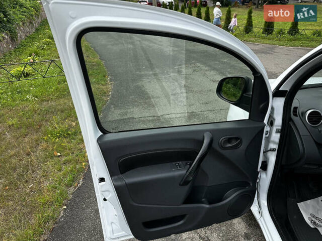 Білий Рено Кєнгу, об'ємом двигуна 1.5 л та пробігом 195 тис. км за 8200 $, фото 36 на Automoto.ua